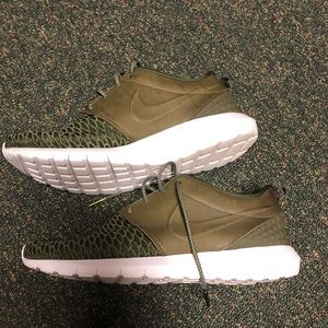 Nike Roshe Runs (Hardly Worn)